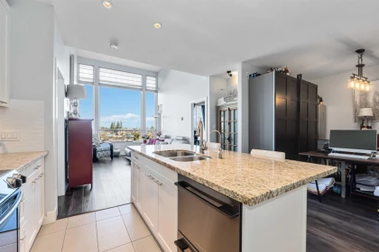 421 2970 King George Boulevard, Surrey, BC, Surrey — Apartment/Condo for sale