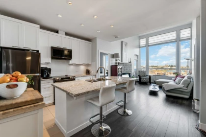 421 2970 King George Boulevard, Surrey, BC, Surrey — Apartment/Condo for sale