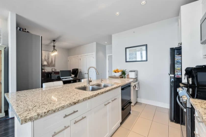 421 2970 King George Boulevard, Surrey, BC, Surrey — Apartment/Condo for sale