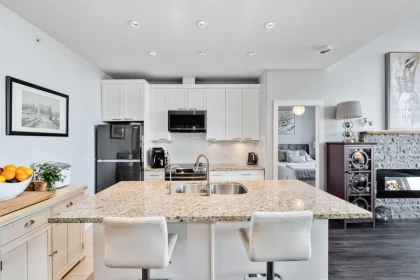 Kitchen Photo of 421 2970 King George Boulevard, Surrey, BC
