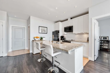 421 2970 King George Boulevard, Surrey, BC, Surrey — Apartment/Condo for sale