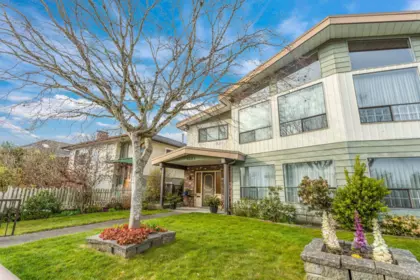 5825 Clinton Street, Burnaby, BC, Burnaby — Half Duplex for sale
