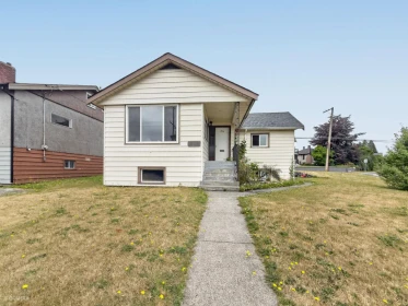 319 E Eighth Avenue, New Westminster, BC, New Westminster — Single Family Residence for sale