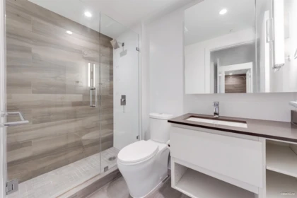Hallway Photo of 2910 13615 Fraser Highway, Surrey, BC