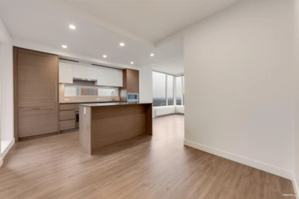 Kitchen Island Photo of 2910 13615 Fraser Highway, Surrey, BC