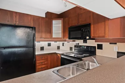 205 5600 Andrews Road, Richmond, BC, Richmond — Apartment/Condo for sale