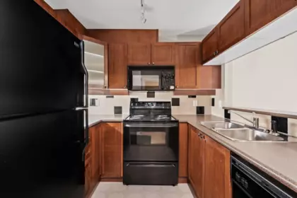 205 5600 Andrews Road, Richmond, BC, Richmond — Apartment/Condo for sale