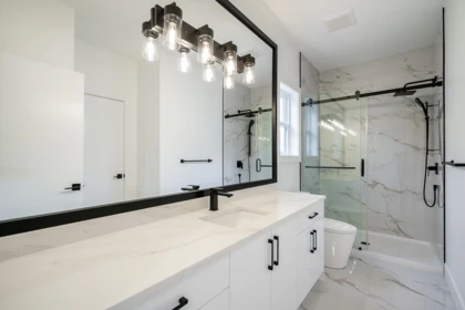 Entry Foyer Photo of 16677 16 Avenue, Surrey, BC