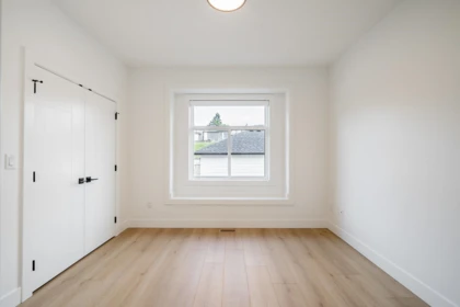 Hallway Photo of 16677 16 Avenue, Surrey, BC
