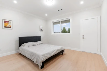 Bedroom 3 Photo of 2 8464 15 Avenue, Burnaby, BC