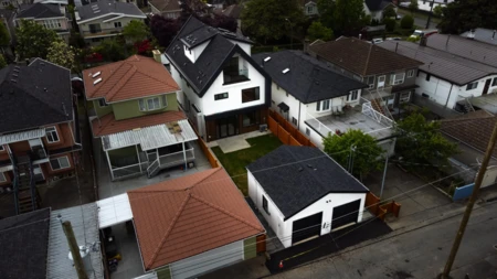 Backyard Photo of 2 2741 E 7th Avenue, Vancouver, BC