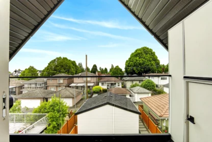 Mudroom Photo of 2 2741 E 7th Avenue, Vancouver, BC