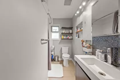 Primary Bathroom Photo of 189 E 64th Avenue, Vancouver, BC