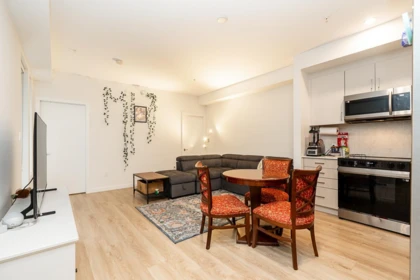 Kitchen Photo of 417 13838 108 Avenue, Surrey, BC