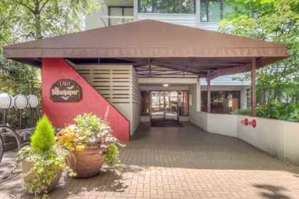 Swimming Pool Photo of 606 1740 Comox Street, Vancouver, BC