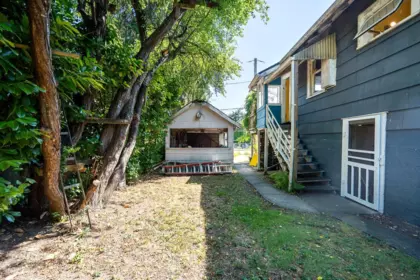 Backyard Photo of 423 Cumberland Street, New Westminster, BC