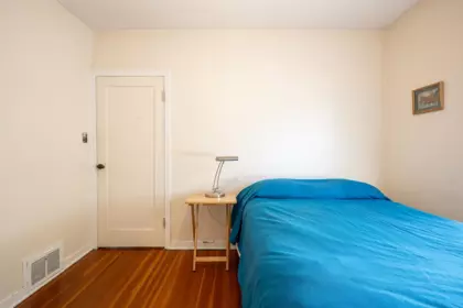 Guest Bathroom Photo of 423 Cumberland Street, New Westminster, BC