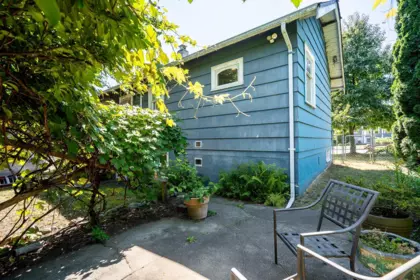 Swimming Pool Photo of 423 Cumberland Street, New Westminster, BC