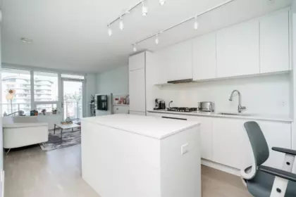 Kitchen Island Photo of 2810 908 Quayside Drive, New Westminster, BC