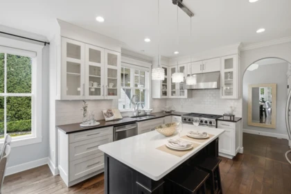 Kitchen Island Photo of 927 163 Street, Surrey, BC