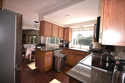 Kitchen Island Photo of 1410 Lansdowne Drive, Coquitlam, BC