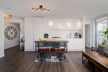 Kitchen Island Photo of 1709 988 Quayside Drive, New Westminster, BC