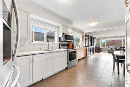Kitchen Island Photo of 4820 Moss Street, Vancouver, BC