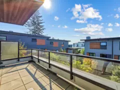 42 528 E 2nd Street, North Vancouver, BC