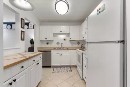 Kitchen Photo of 305 9165 Broadway Street, Chilliwack, BC