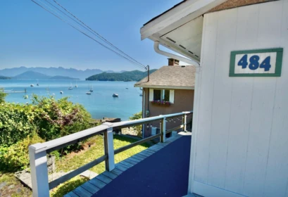 484 Marine Drive, Gibsons, BC, Gibsons — Single Family Residence for sale