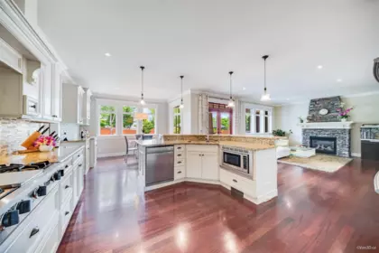 Kitchen Island Photo of 16383 High Park Avenue, Surrey, BC