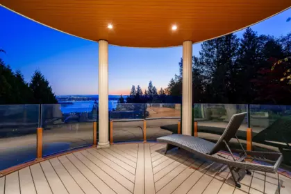 Breakfast Nook Photo of 1562 Pinecrest Drive, West Vancouver, BC