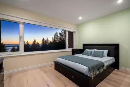 Hallway Photo of 1562 Pinecrest Drive, West Vancouver, BC