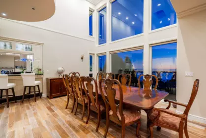 Kitchen Island Photo of 1562 Pinecrest Drive, West Vancouver, BC