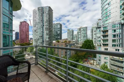 Front Yard Photo of 807 590 Nicola Street, Vancouver, BC