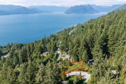 Primary Bedroom Photo of 475 Bayview Road, Lions Bay, BC
