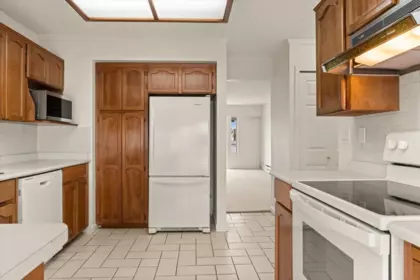 Kitchen Island Photo of 232 32691 Garibaldi Drive, Abbotsford, BC