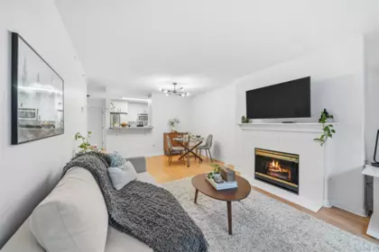 210 5281 Oakmount Crescent, Burnaby, BC, Burnaby — Apartment/Condo for sale