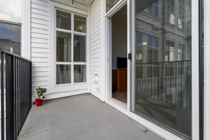 Entry Foyer Photo of 216 13933 105 Boulevard, Surrey, BC