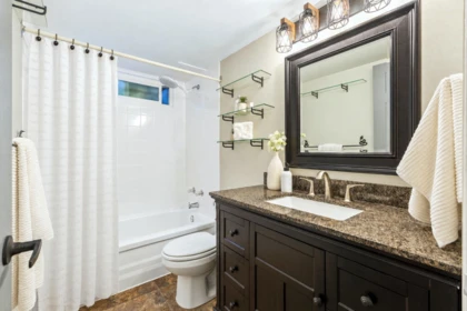 Powder Room Photo of 403 555 W 28th Street, North Vancouver, BC