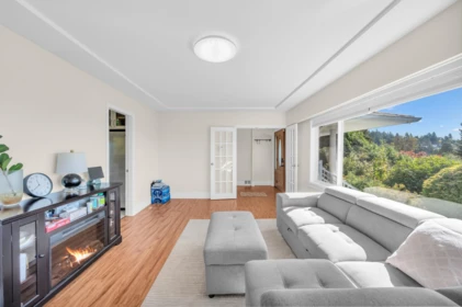 Breakfast Nook Photo of 1165 Mathers Avenue, West Vancouver, BC