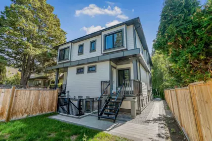 Front Yard Photo of 2837 W 31st Avenue, Vancouver, BC