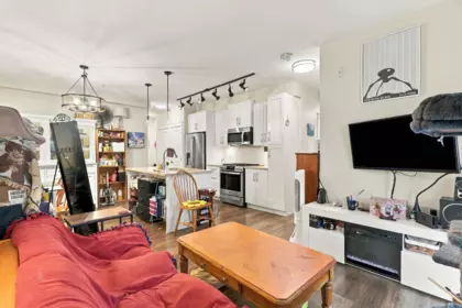 Kitchen Photo of 302 11077 Ravine Road, Surrey, BC