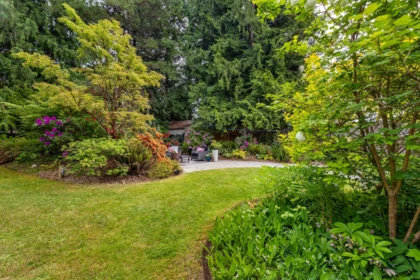 Entry Foyer Photo of 5670 Trident Avenue, Sechelt, BC