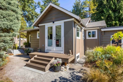 5670 Trident Avenue, Sechelt, BC, Sechelt — Single Family Residence for sale