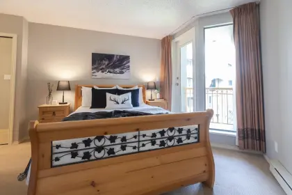 513 4809 Spearhead Drive, Whistler, BC, Whistler — Apartment/Condo for sale