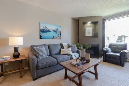 513 4809 Spearhead Drive, Whistler, BC, Whistler — Apartment/Condo for sale