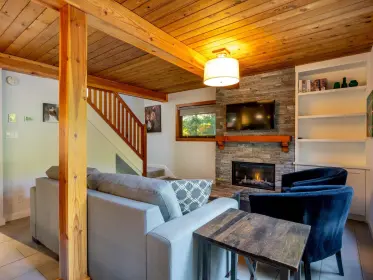 6626 Cedar Grove Lane, Whistler, BC, Whistler — Single Family Residence for sale