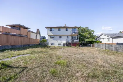 8272 17th Avenue, Burnaby, BC, Burnaby — Single Family Residence for sale