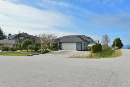 4883 Bluegrouse Drive, Sechelt, BC, Sechelt — Single Family Residence for sale